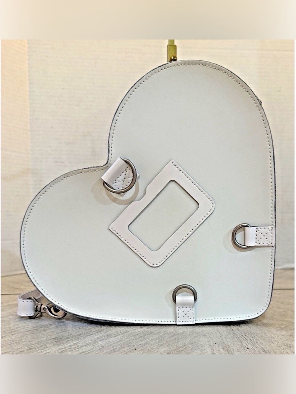 NWT DR.MARTENS WHITE LEATHER HEART SHAPE BACKPACK - Picture 9 of 16